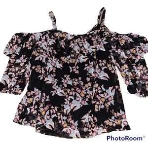 New! Cold shoulder top